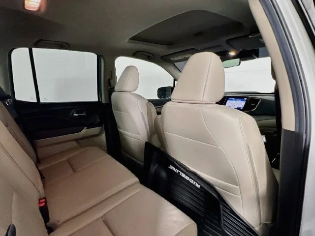 Certified Used 2022 Platinum White Pearl Honda AWD RTL-E image 22