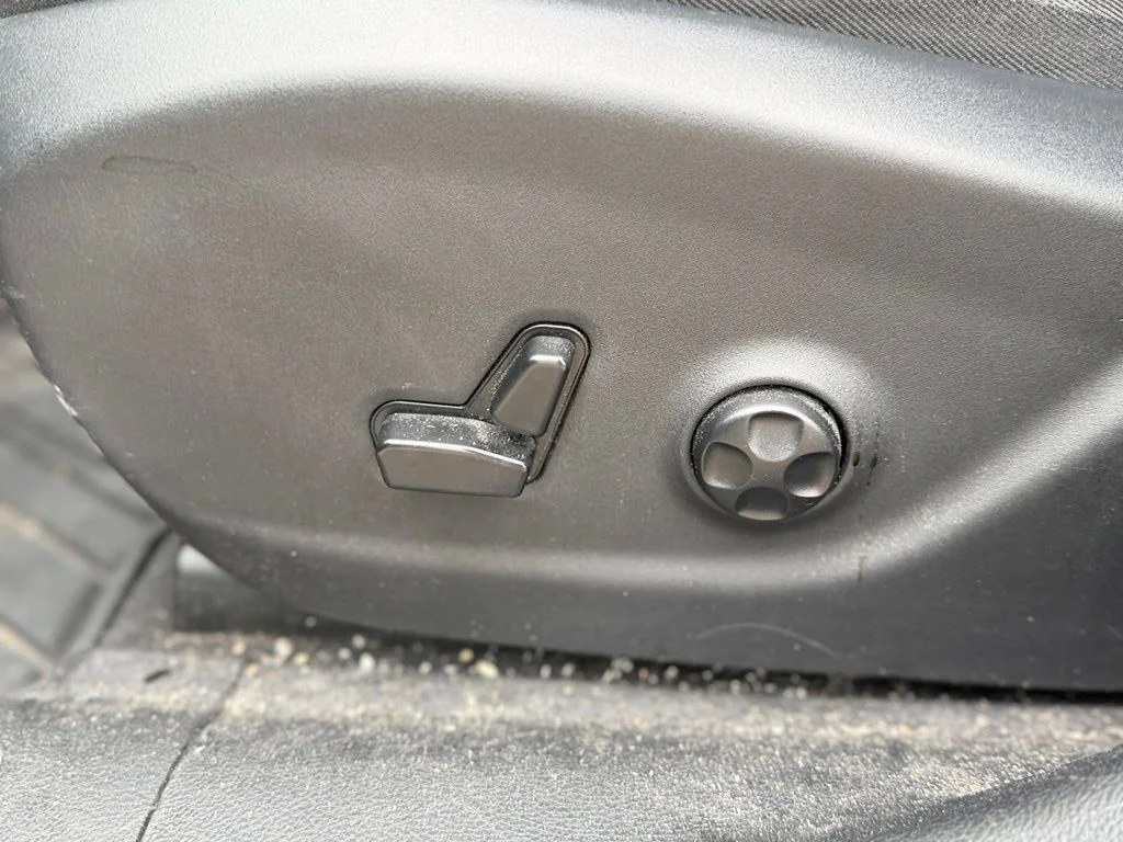 Used 2019 Gray Jeep Limited image 22