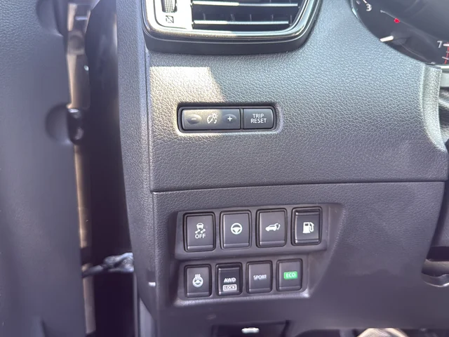 Used 2019 Black Nissan SL image 21