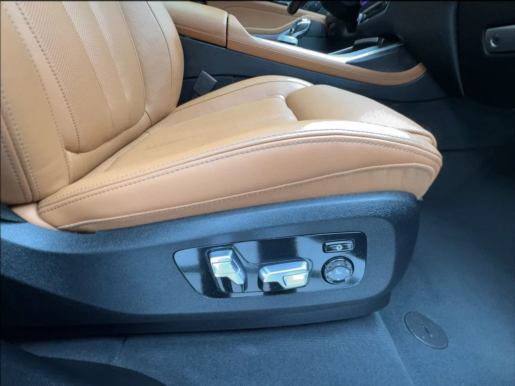 Used 2022 Gray BMW M50i image 38
