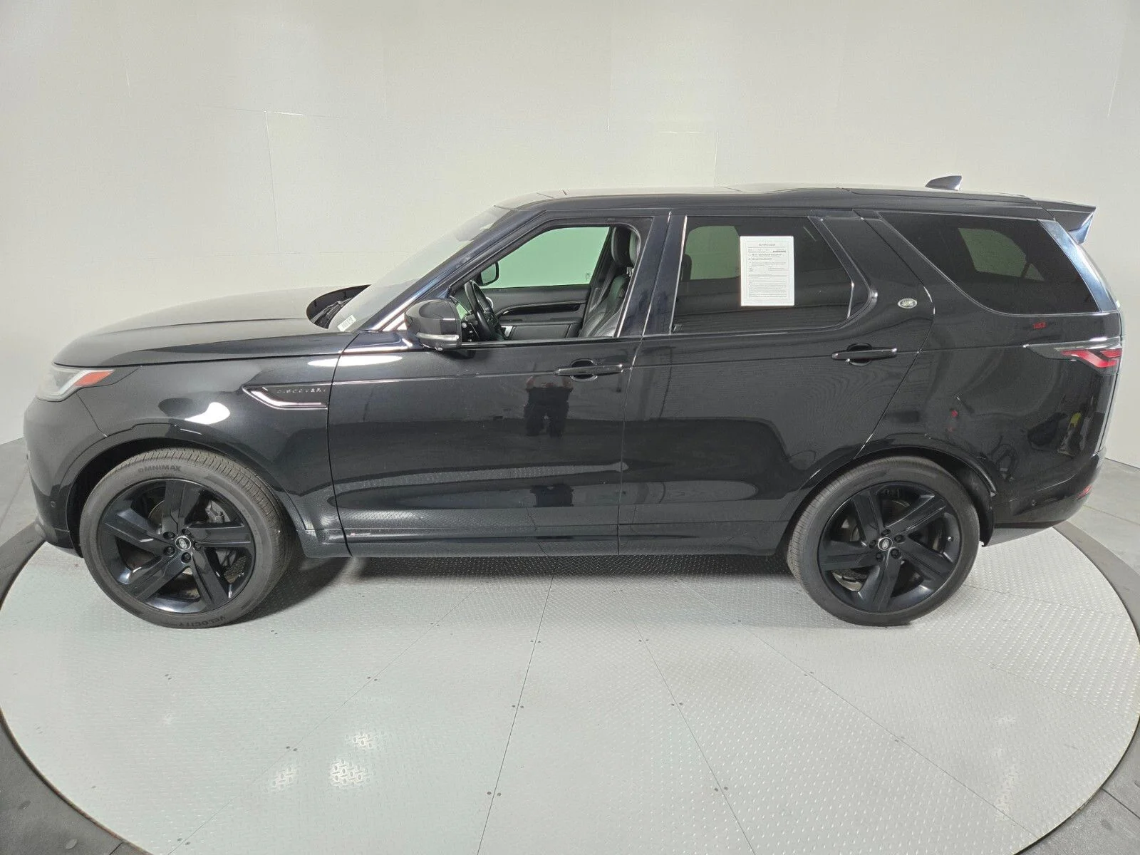 Used 2021 Santorini Black Metallic Land Rover S R-Dynamic image 32
