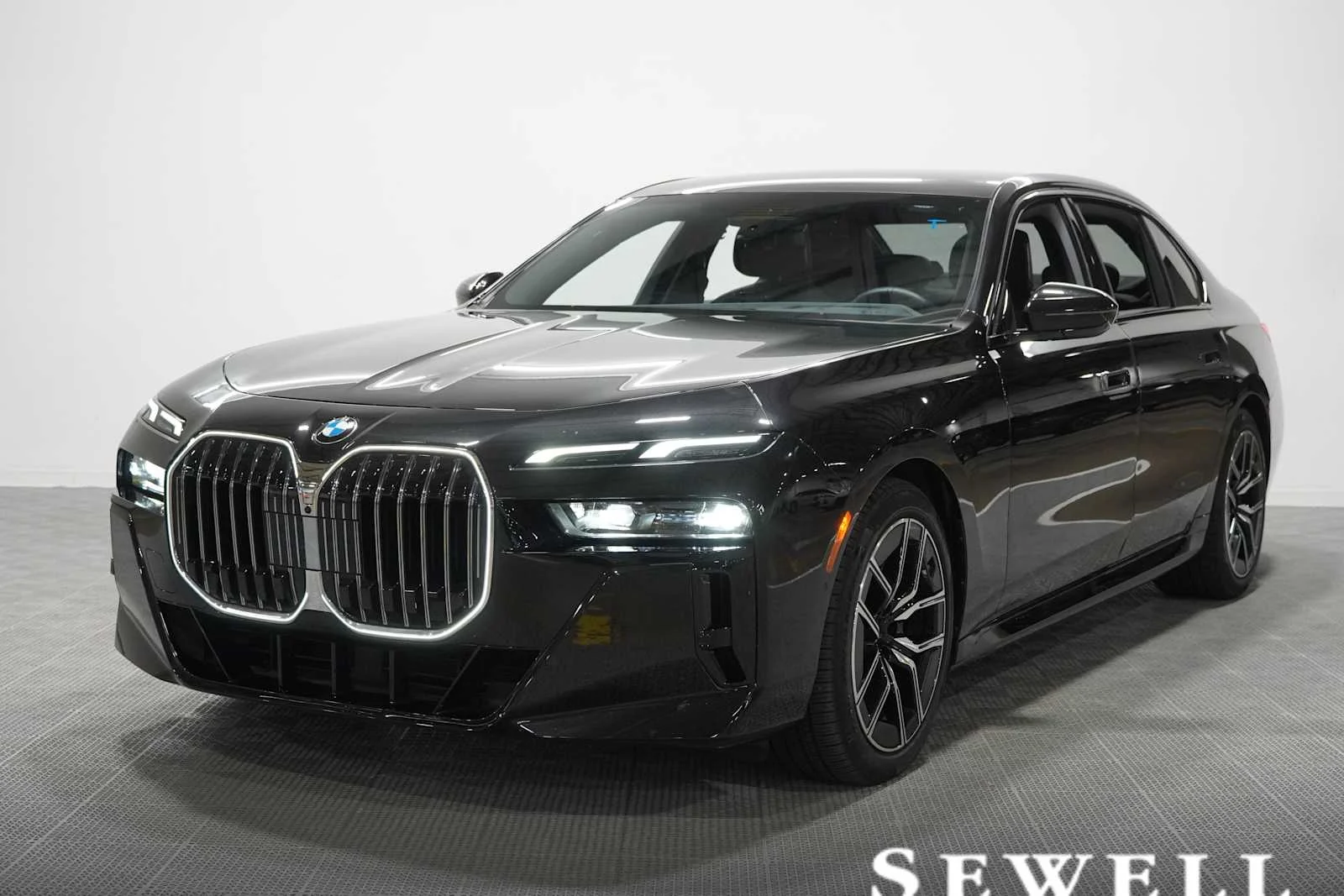 2025 BMW 7 Series 740i xDrive Sedan's photo