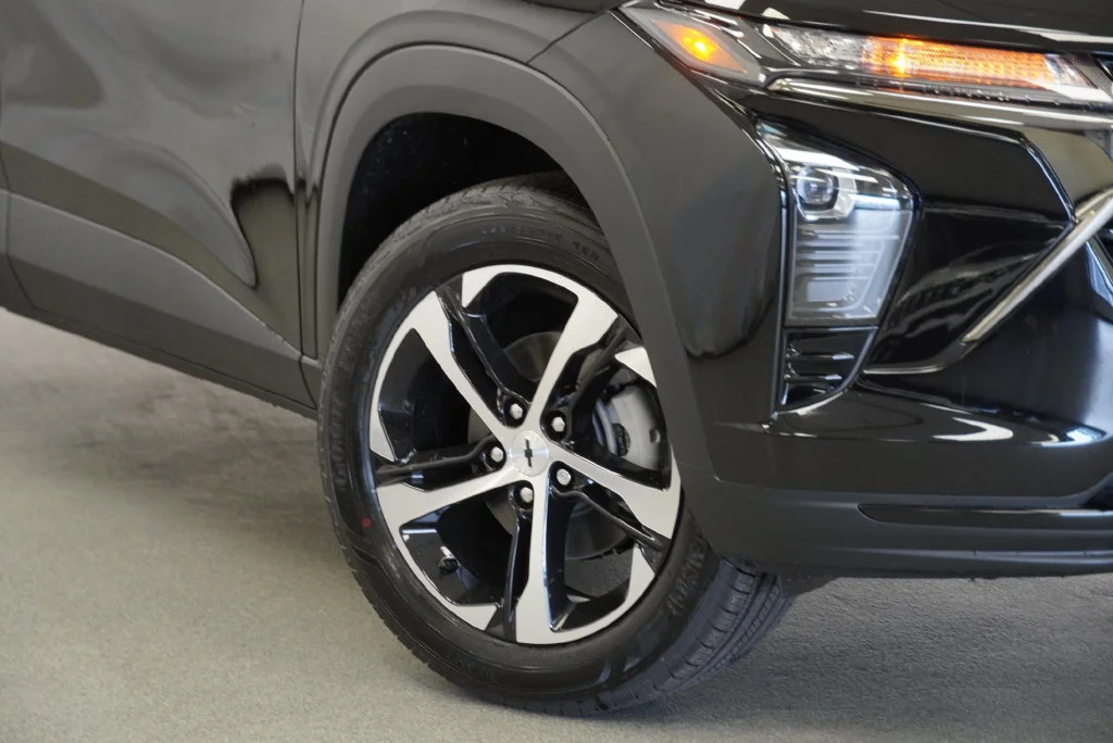 New 2026 Mosaic Black Metallic Chevrolet 1RS image 7