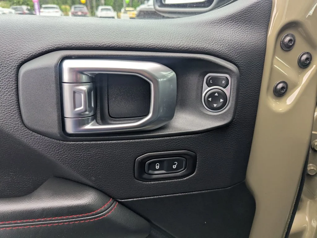 Used 2025 41 Jeep Rubicon X image 12