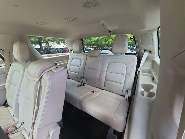 Used 2020 White Lincoln Reserve image 24