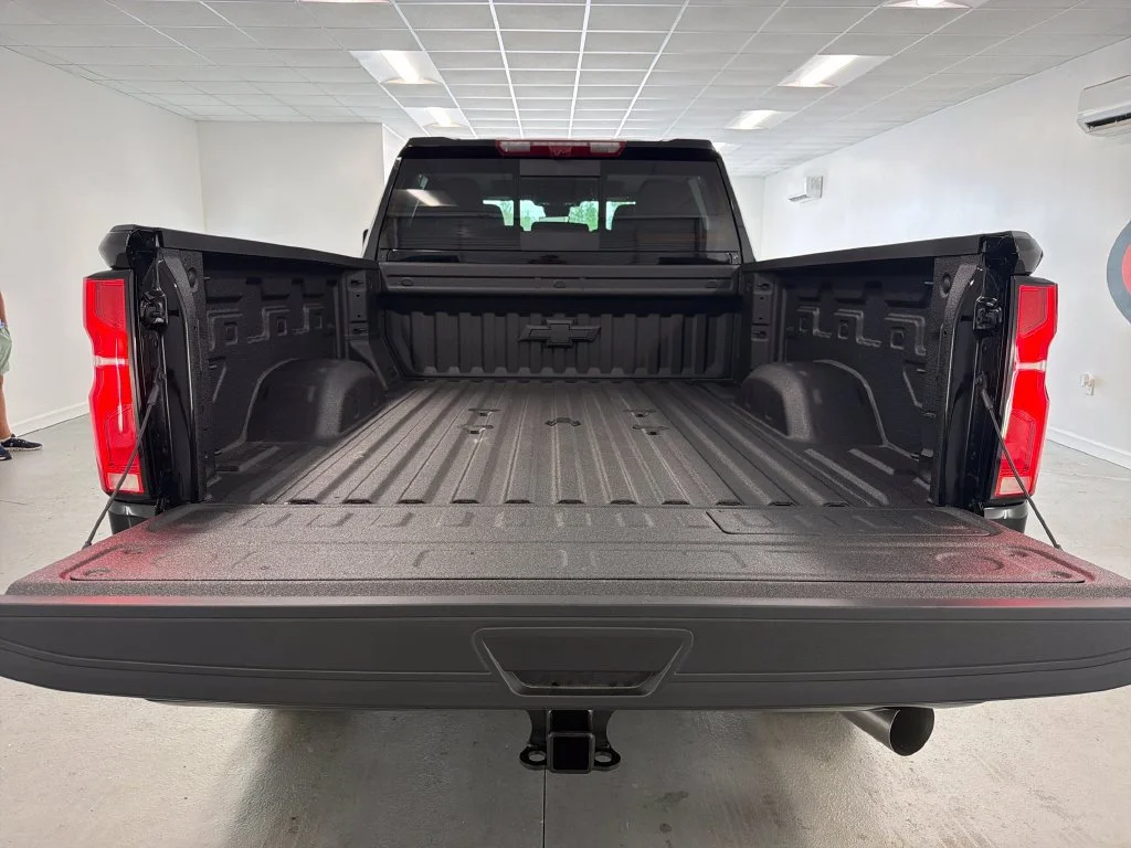 New 2026 Black Chevrolet High Country image 8
