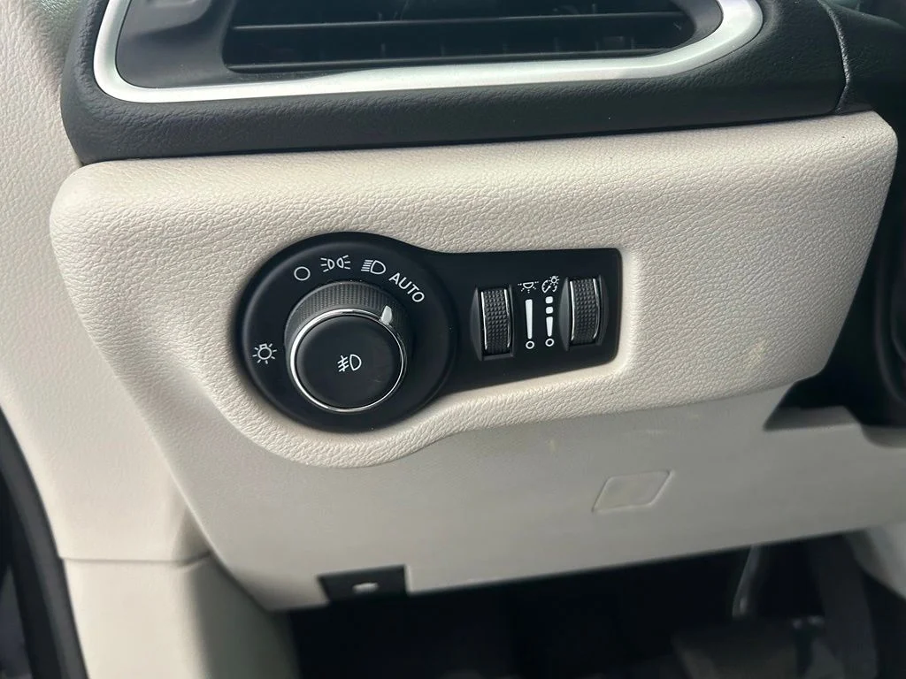 Used 2024 Black Chrysler Touring L image 40