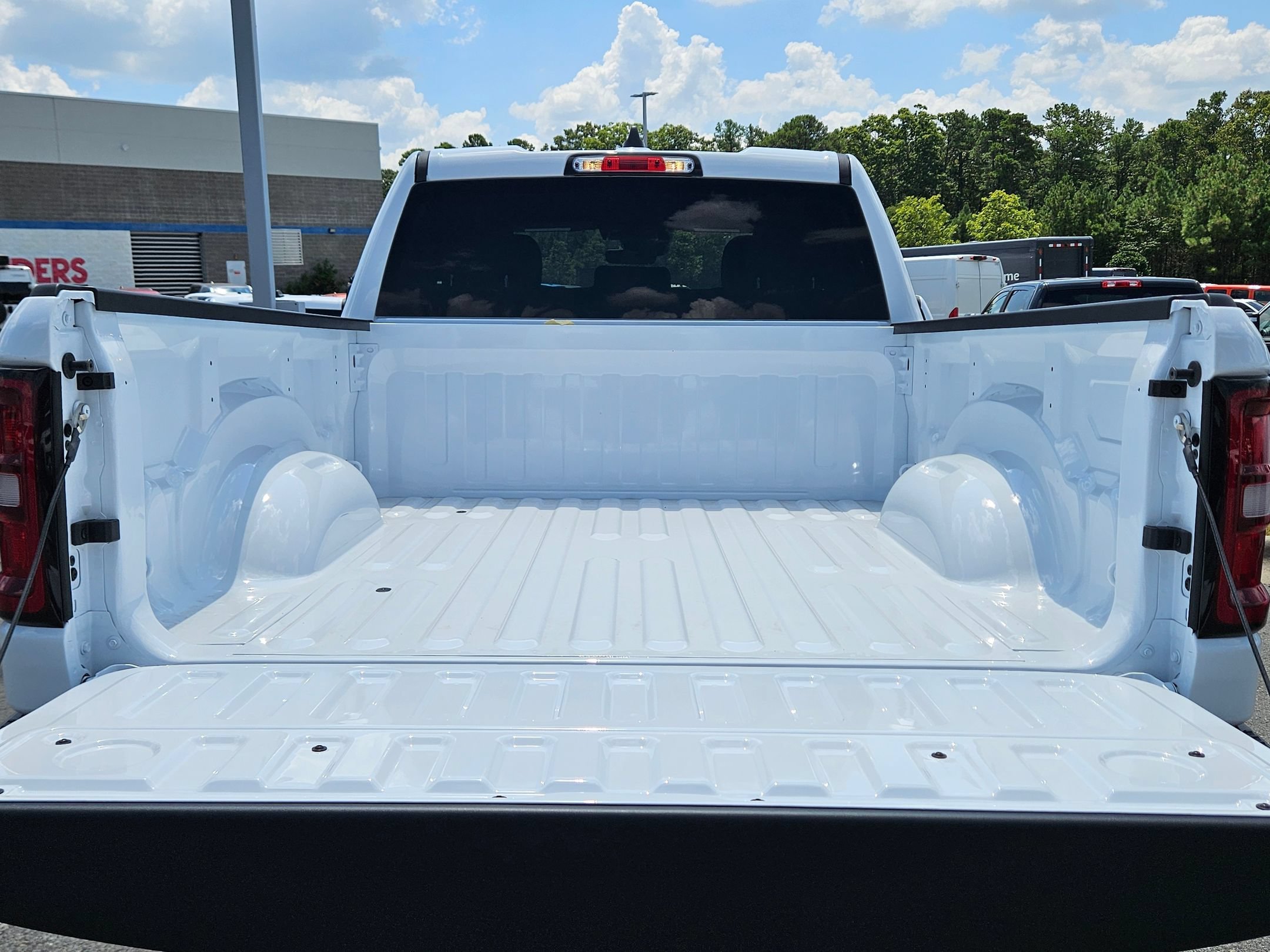 New 2026 Bright White Clearcoat RAM Tradesman image 26