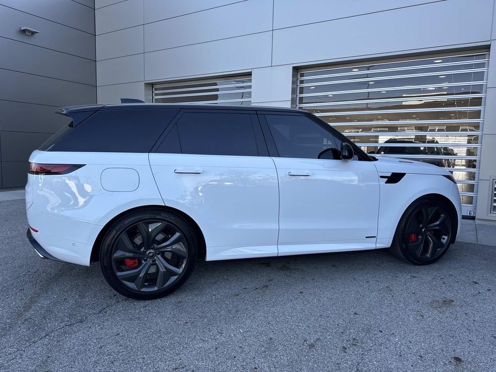 Used 2025 Fuji White Land Rover Autobiography image 8