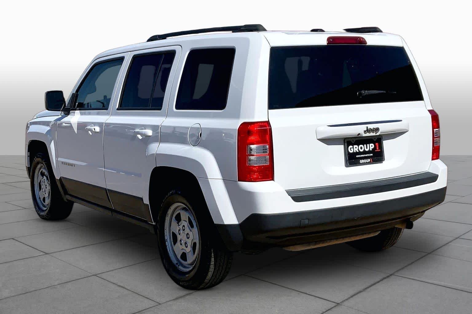 Used 2016 Bright White Clearcoat Jeep Sport image 12