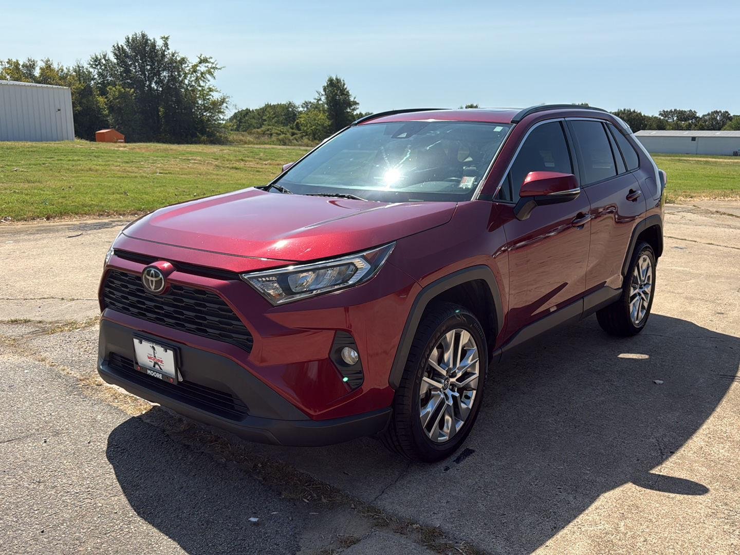 Used 2020 Ruby Flare Pearl Toyota XLE Premium image 3