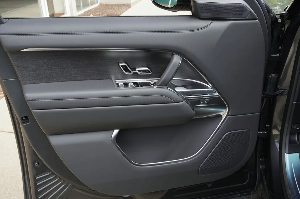 New 2026 Carpathian Grey Land Rover SE image 11