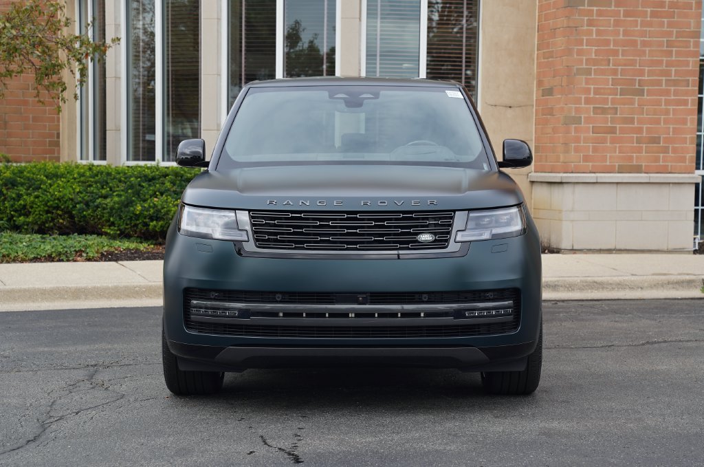 New 2027 British Racing Green Satin Land Rover SE image 4