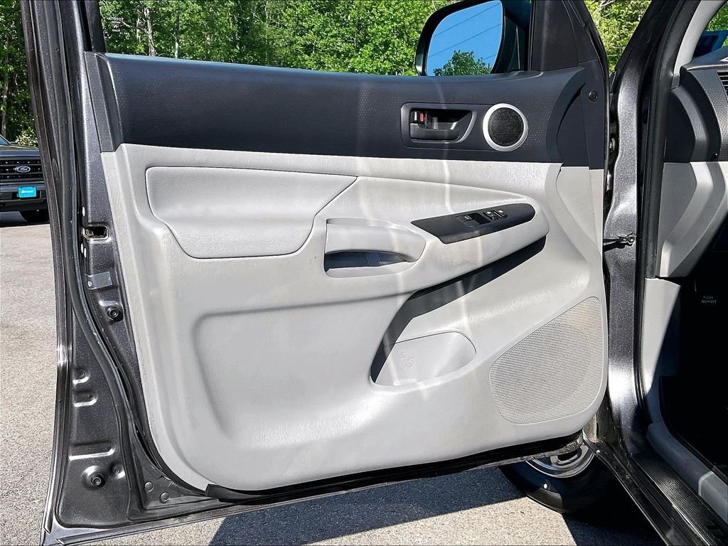 Used 2014 Gray Toyota Base image 9