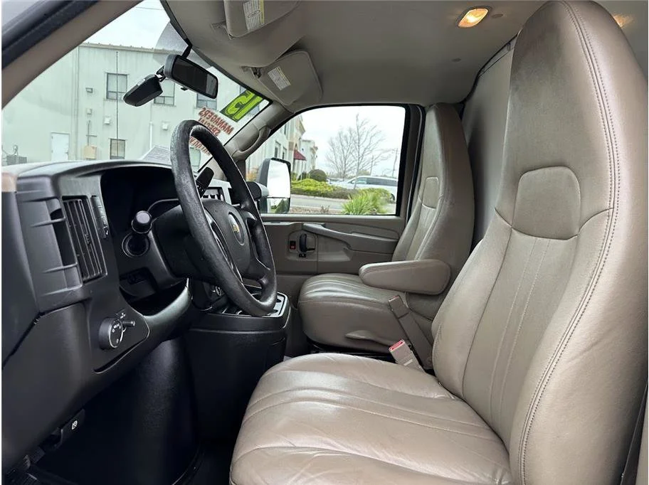 Used 2015 Summit White Chevrolet Cutaway Van 2D image 13