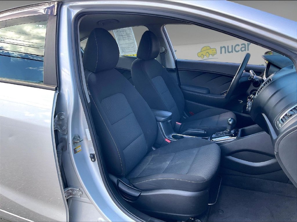 Used 2018 Silky Silver Kia LX image 10