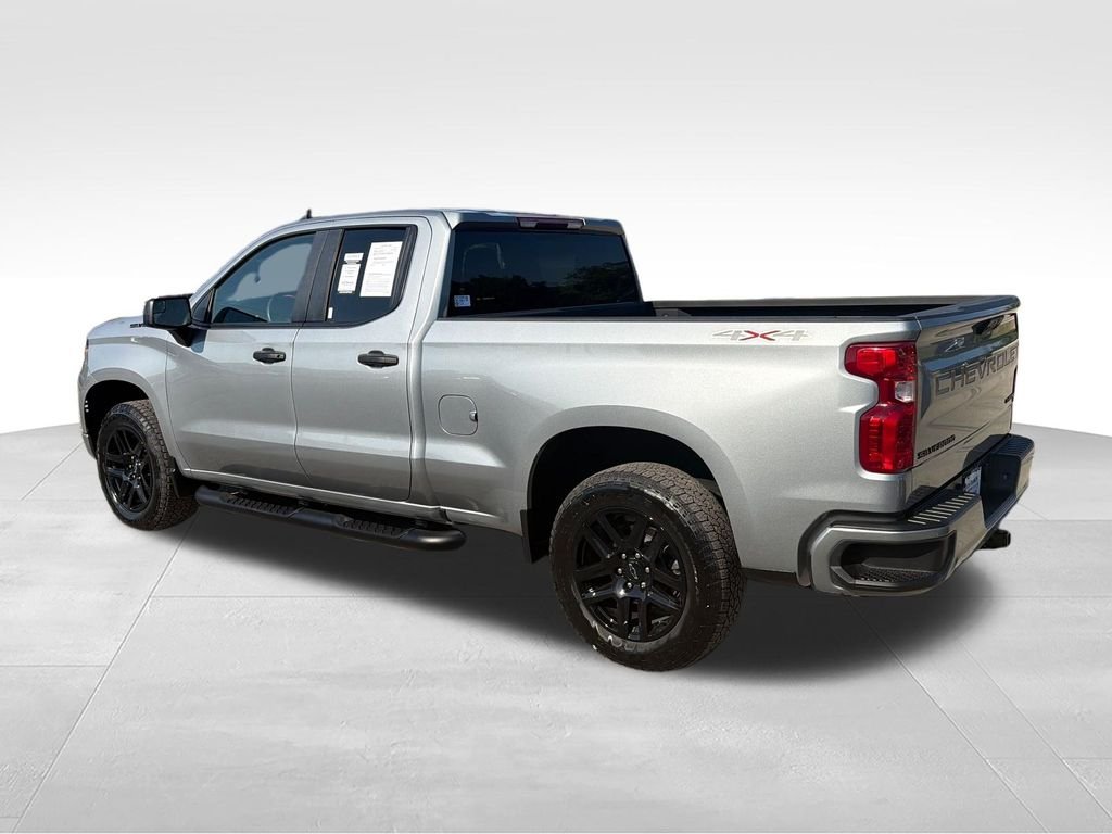 Used 2025 Gray Chevrolet Custom image 3