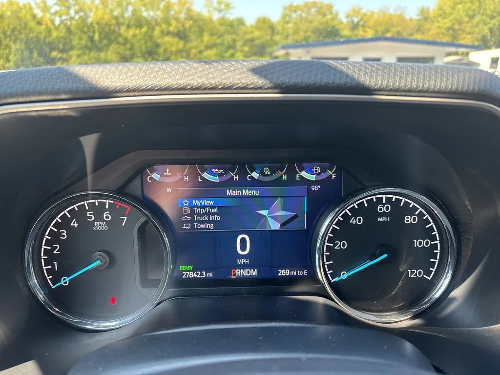 Used 2023 Gray Ford XLT image 9