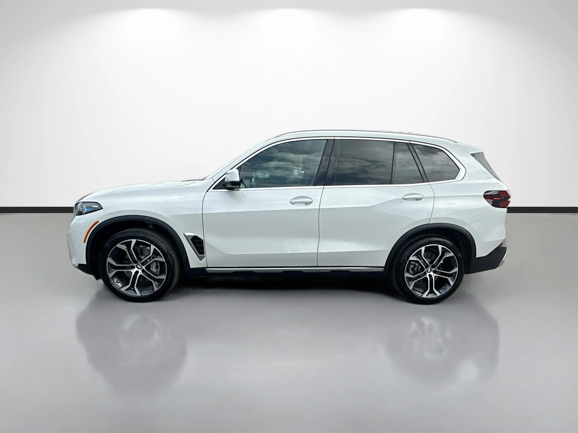 New 2026 Mineral White Metallic BMW sDrive40i image 6