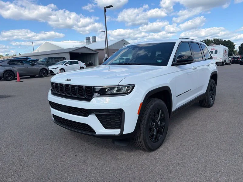 New 2026 Bright White Clear-Coat Exterior Paint Jeep Altitude image 10