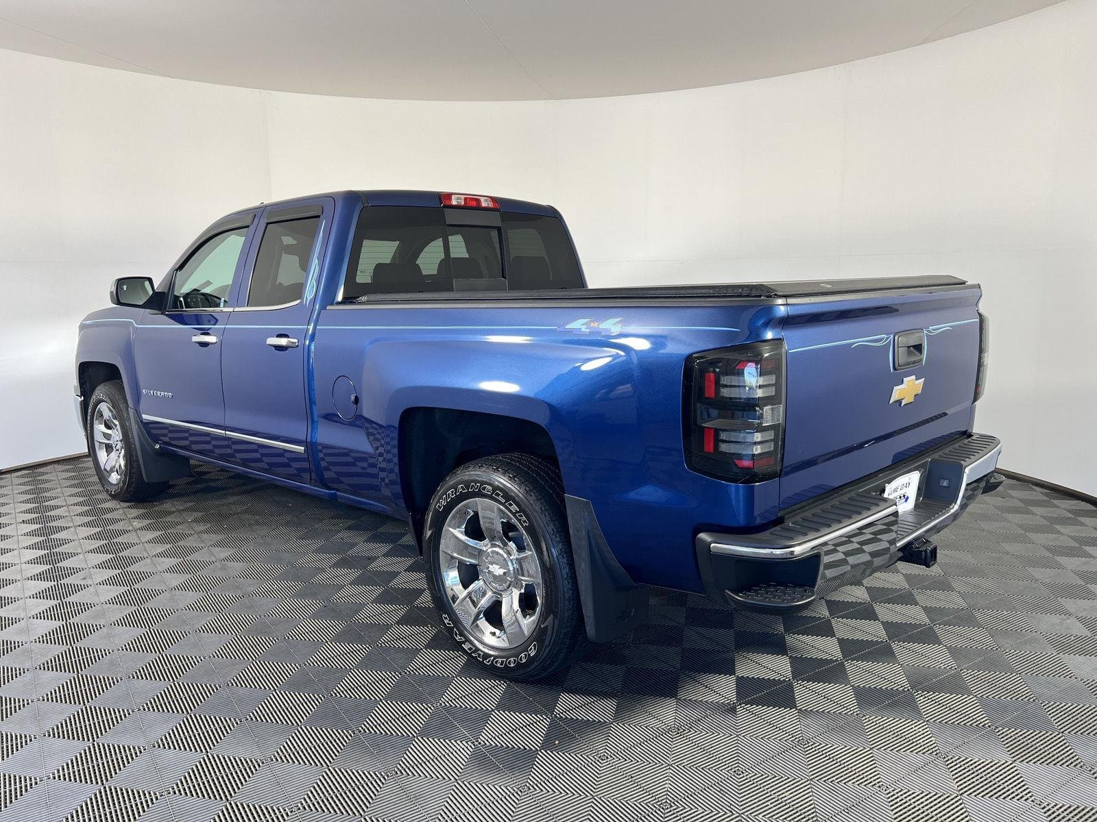 Used 2015 Deep Ocean Blue Metallic Chevrolet LTZ image 27