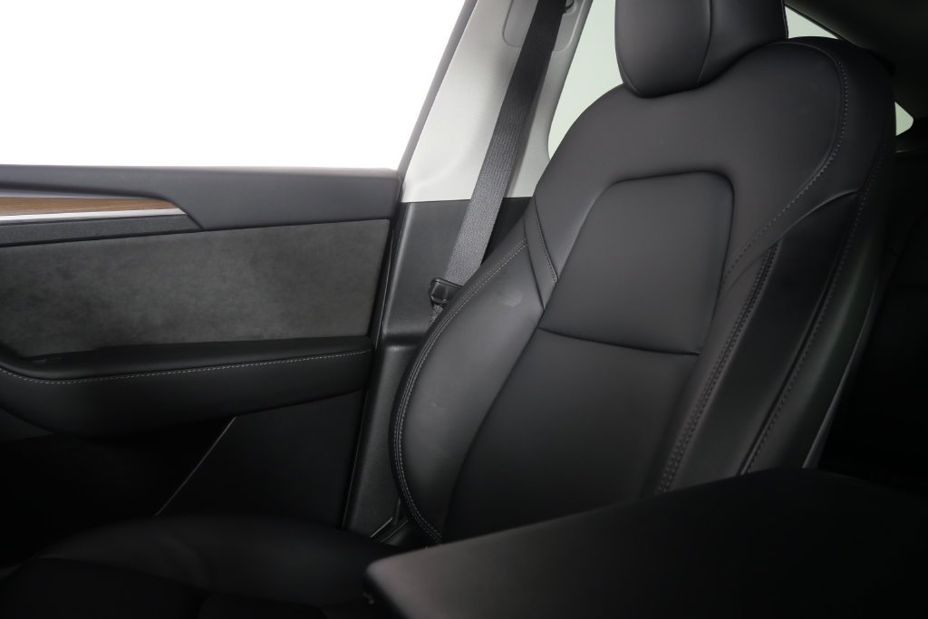 Used 2023  Tesla Performance image 25