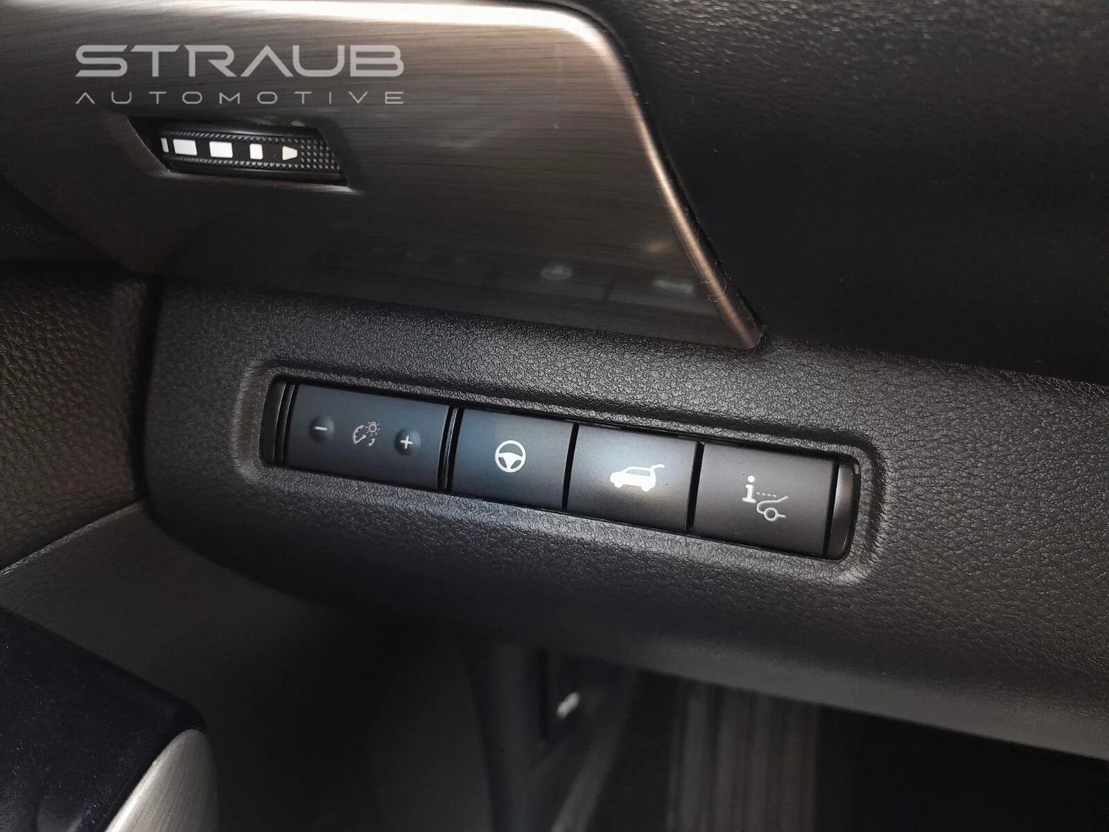 Used 2022 Scarlet Ember Tintcoat Nissan Platinum image 18