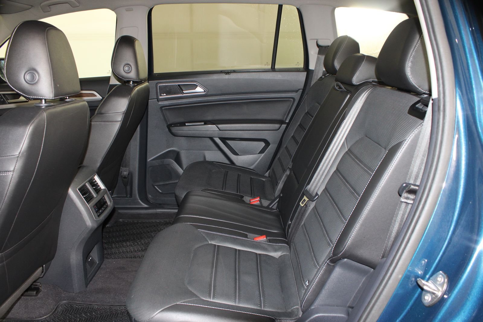 Used 2019 Blue Volkswagen SEL Premium image 13