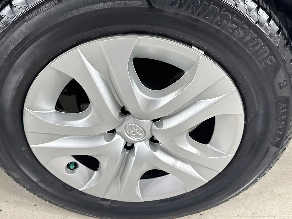 Used 2013 Gray Toyota LE image 35