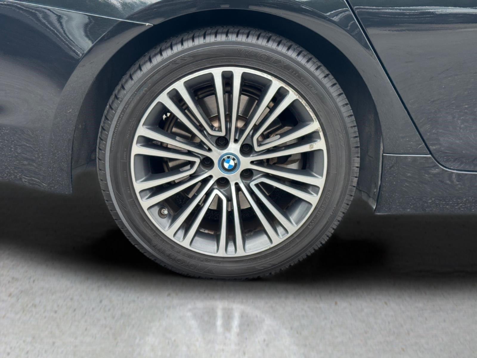 Used 2019 Black Sapphire Metallic BMW 530e iPerformance image 9