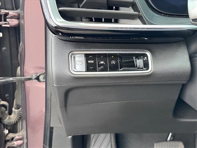 Used 2024 Green BMW xDrive28i image 23