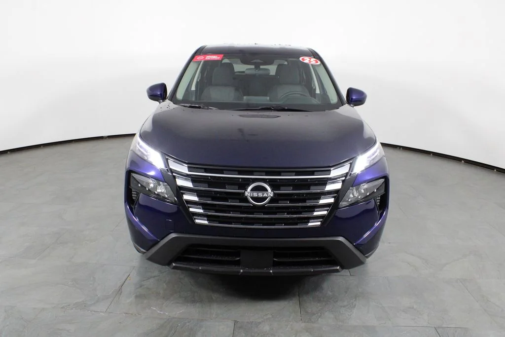 2025 Nissan Rogue SV - Photo 11