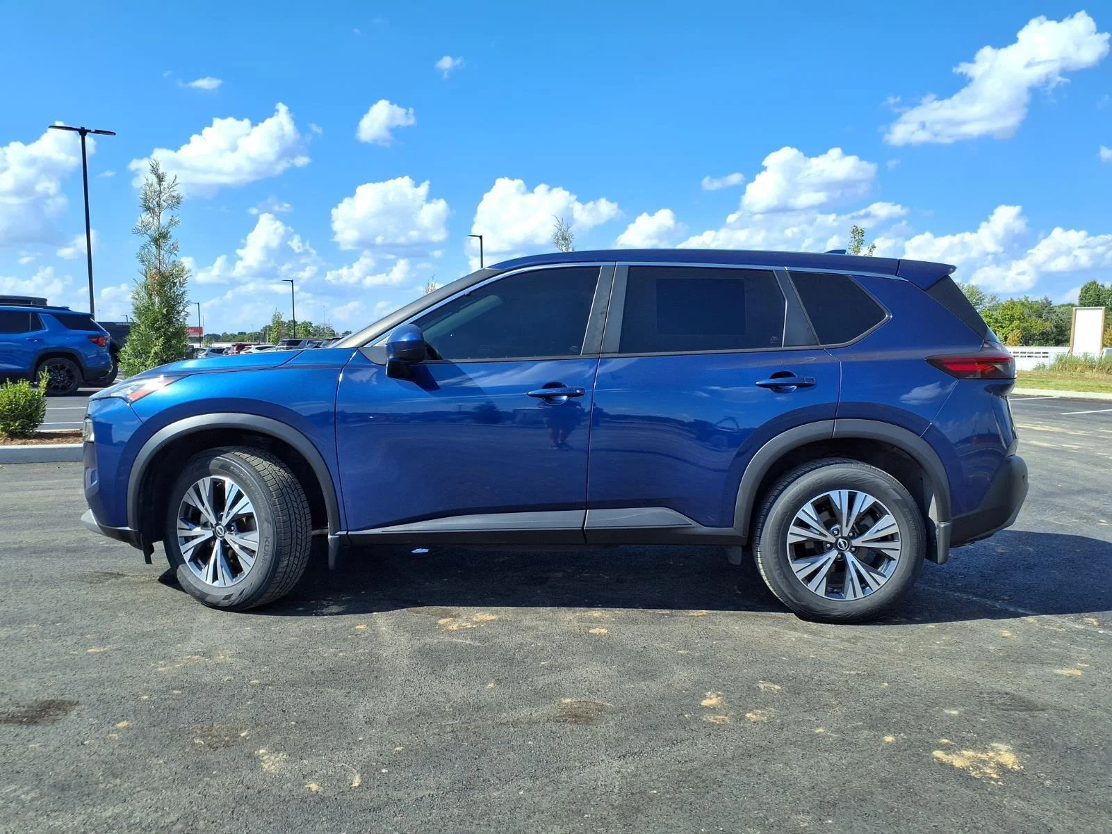 Used 2023 Caspian Blue Metallic Nissan SV image 30