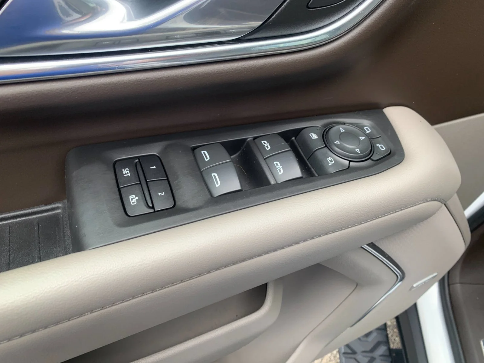 Used 2023 Summit White Chevrolet Z71 image 12