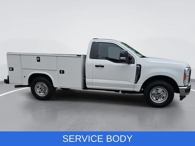 Used 2023 White Ford XL image 4