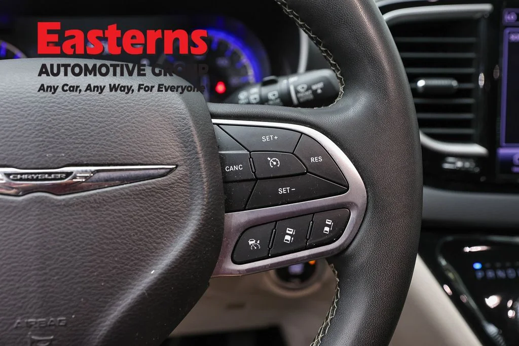 Used 2023 Black Chrysler Touring L image 16