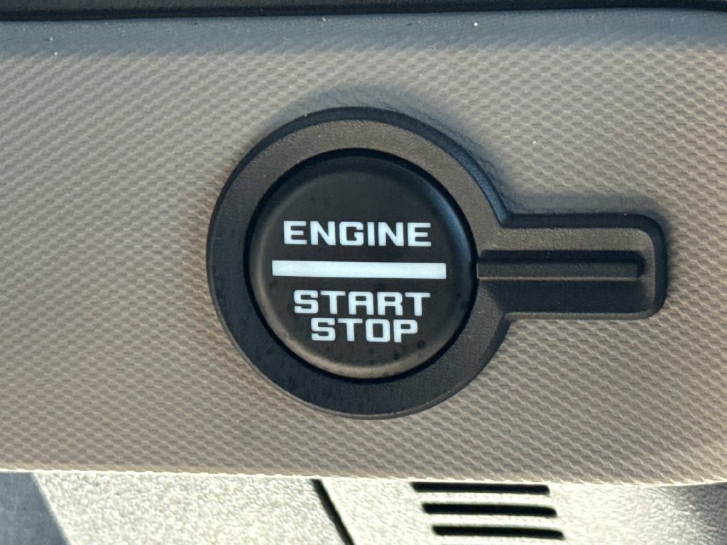 Used 2023 Gray Ford Wildtrak image 9