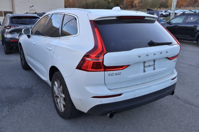 Used 2018 White Volvo T5 Momentum image 3