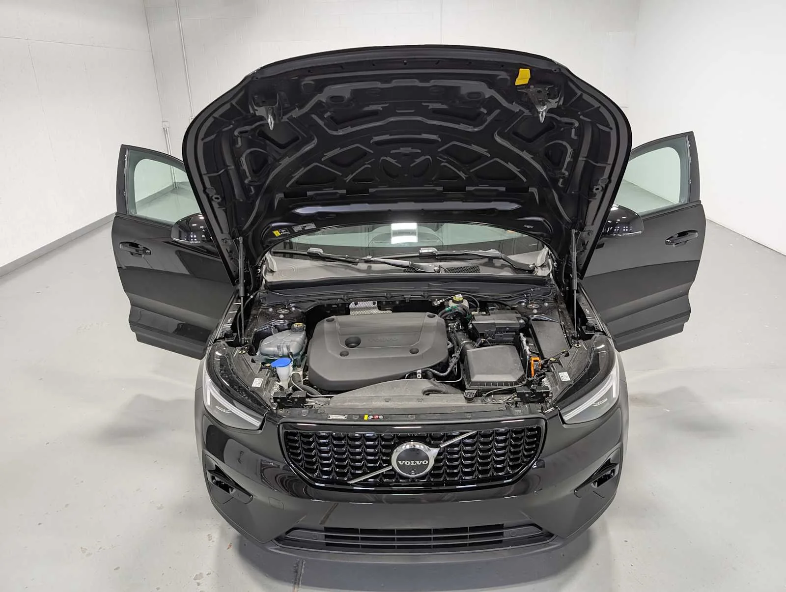 Used 2026 Onyx Black Volvo Plus image 13