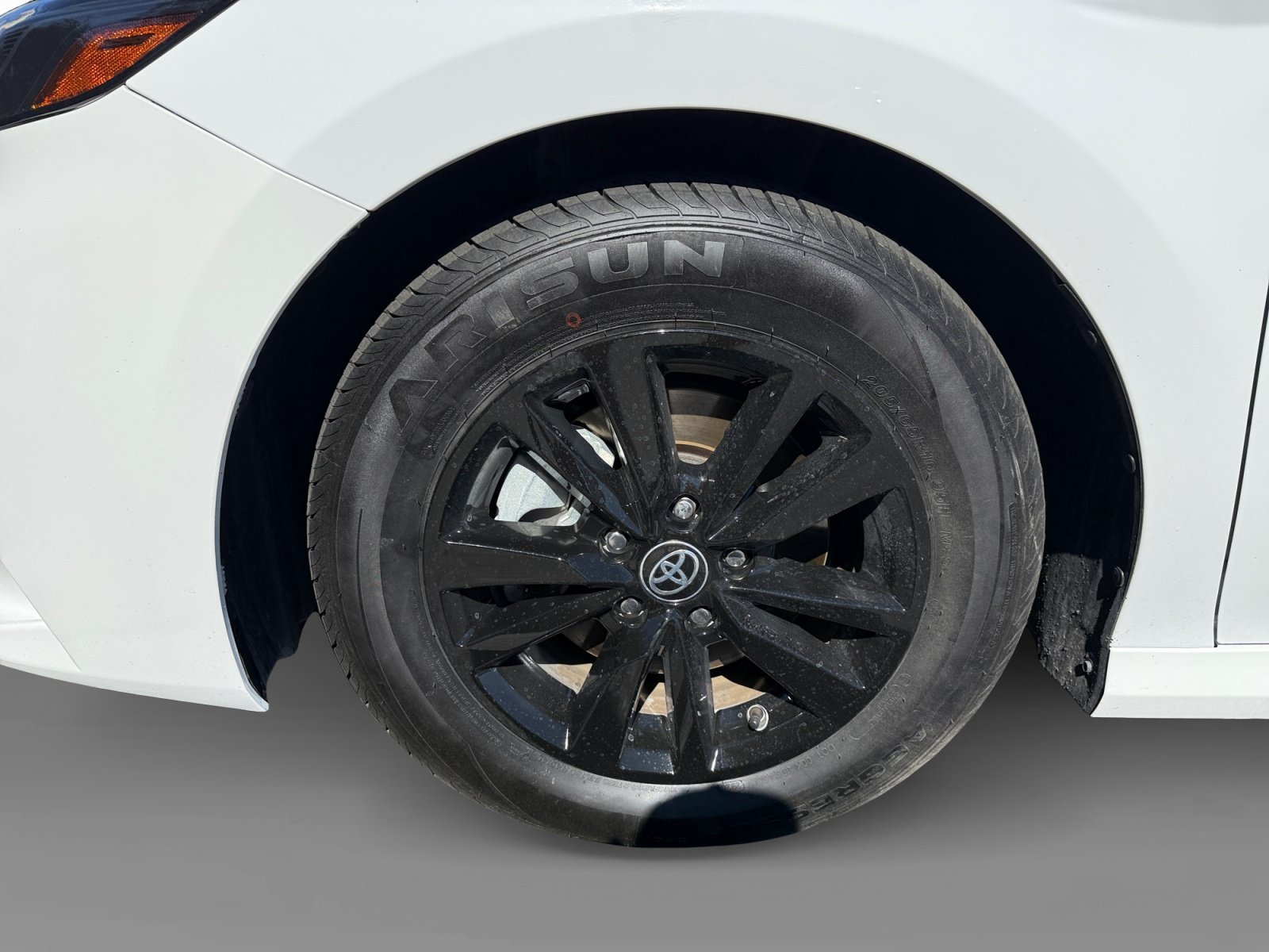 Used 2025 Ice Toyota LE image 9