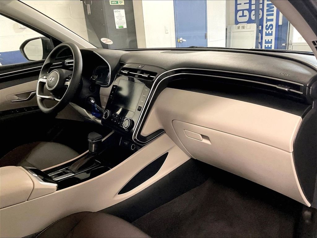 Used 2024 Silver Hyundai SE image 14