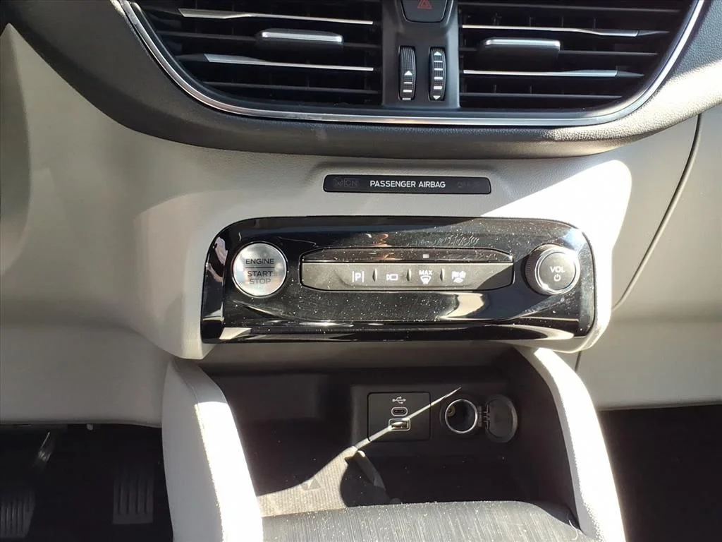 New 2024 Star White Metallic Tri-coat Ford Plug-in Hybrid image 19