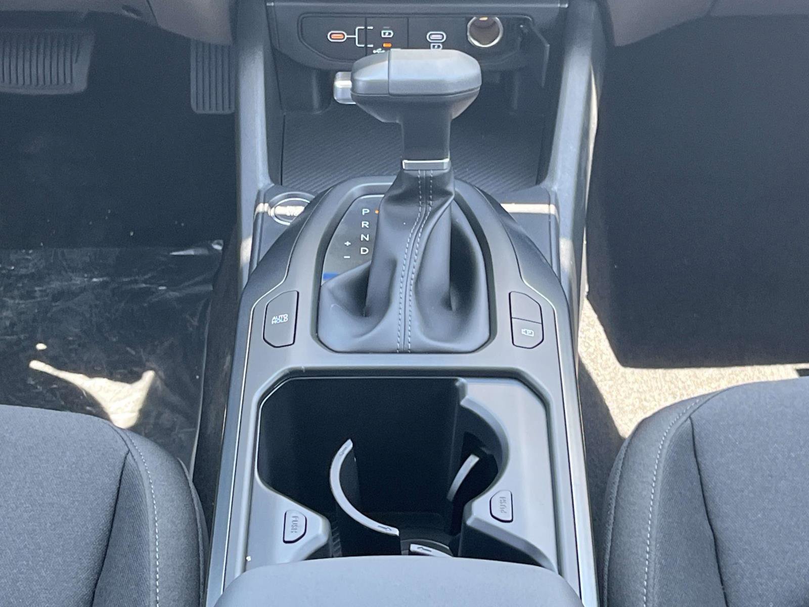 New 2026 Snow White Pearl Kia LXS image 13