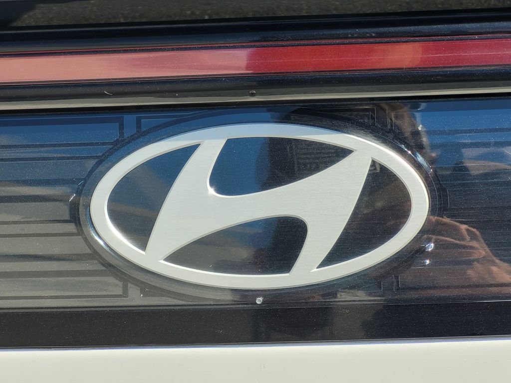 Used 2024 White Hyundai SEL image 11