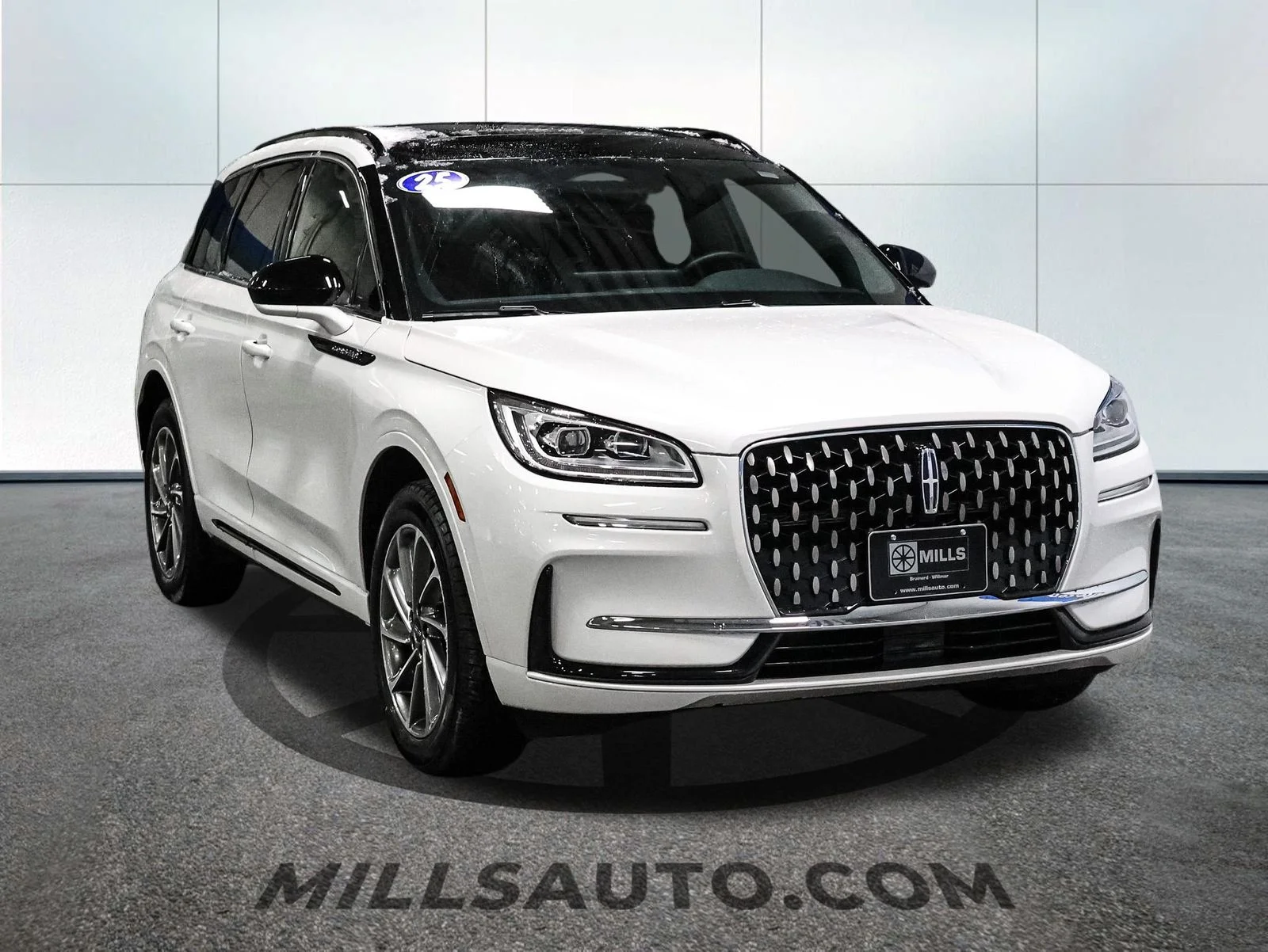Certified Used 2025 White Lincoln Grand Touring image 11