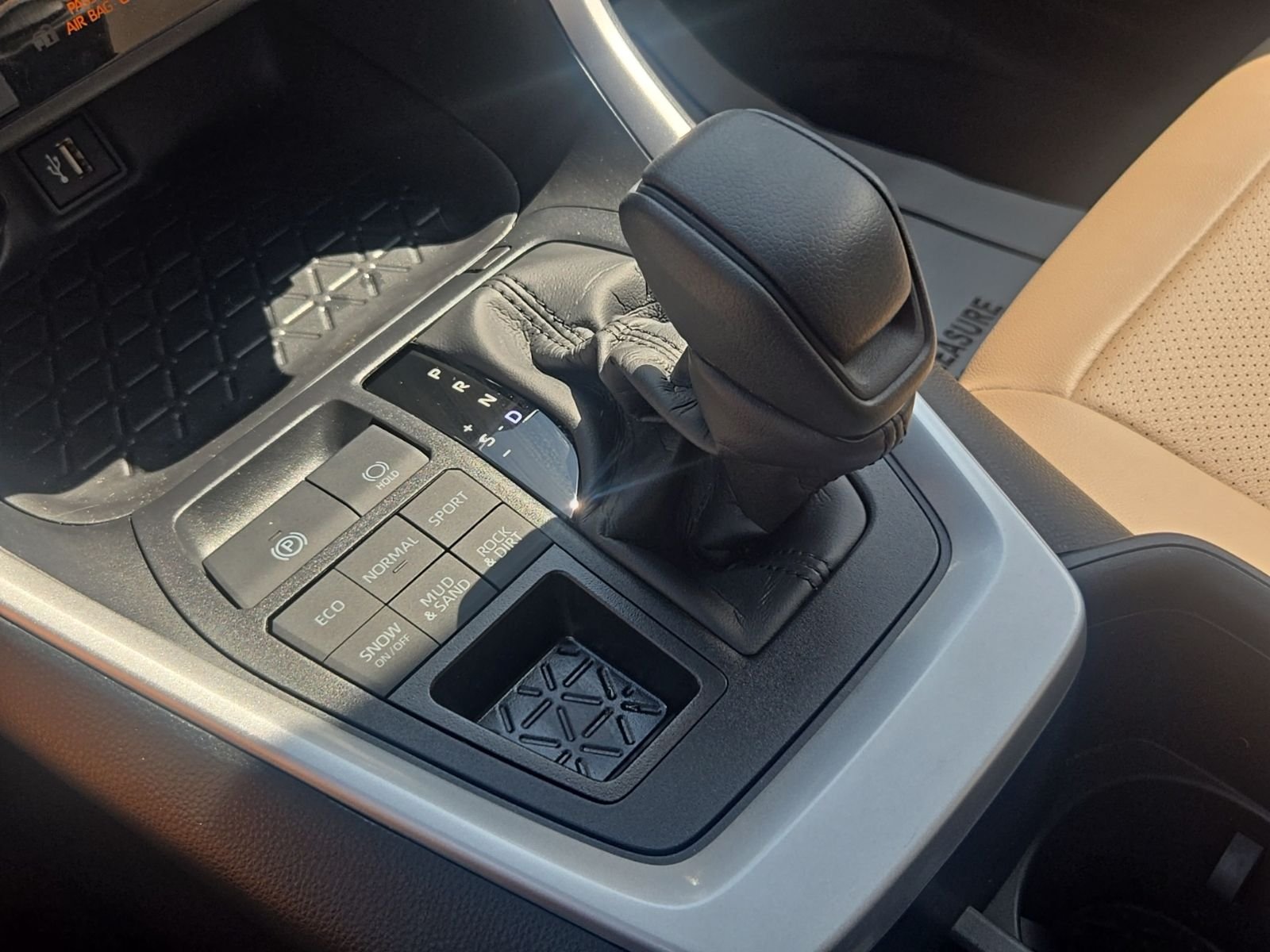 Used 2025 White Toyota XLE image 42