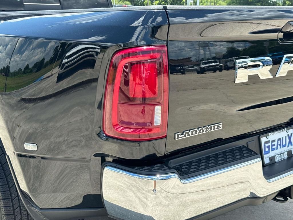 New 2026 Diamond Black Crystal Pearl-Coat Exterior Paint RAM Laramie image 17