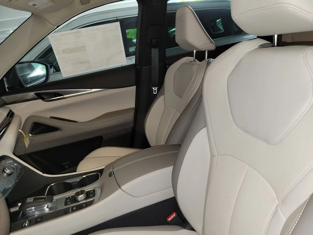 New 2027 GRAPHITE SHADOW INFINITI Luxe FWD image 16