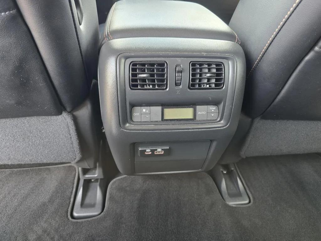 Used 2020 White Nissan SV 2WD image 12