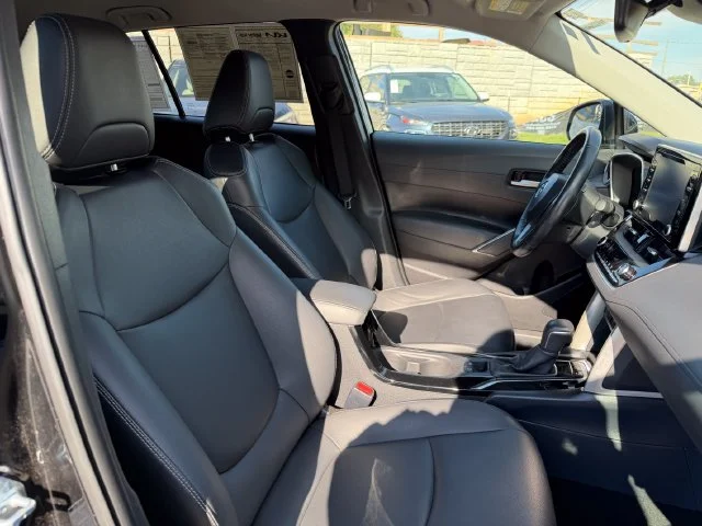 Used 2022 Jet Black Toyota XLE image 29